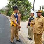 Bupati Rembang, Harno mengecek proyek jalan di Kecamatan Pamotan dan Kecamatan Gunem.