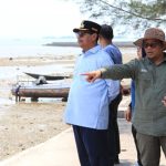 Bupati Rembang, Harno memantau Rest Area Pantai Binangun Lasem, Kamis (08/10).