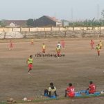 Para pemain PSIR sedang melakukan game internal di Stadion Krida Rembang, Kamis (29/10).
