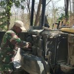 Upaya perbaikan mesin excavator mini di lokasi TMMD Reguler, Desa Ngajaran Kecamatan Sale.