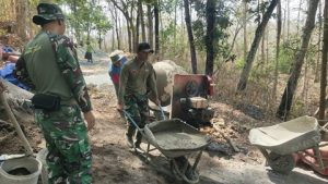 Penampilan tetap diperhatikan, dalam setiap aktivitas Satgas TMMD reguler ke-130 di Desa Ngajaran Kecamatan Sale.