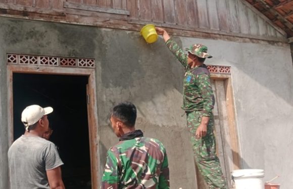 Tak Hanya Jago Perang, Tapi Juga Jago Perbaiki Rumah (5 Rumah Warga Ngajaran Ditata Dalam Program TMMD)