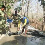 Pengerjaan jalan rabat beton, dalam TMMD Reguler ke-130 di Desa Ngajaran, Kecamatan Sale.