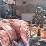 Material semen ditutup dengan terpal merah, dalam TMMD reguler di Desa Ngajaran Kecamatan Sale.
